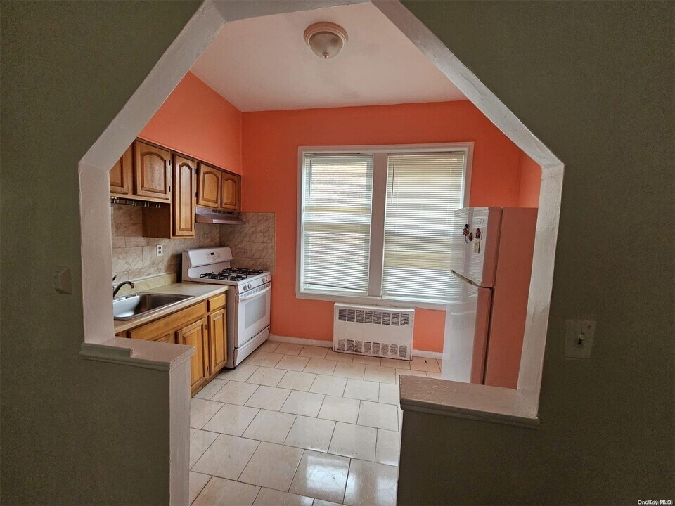 537 E 83rd St-Unit -1 in Brooklyn, NY - Building Photo