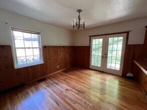 1324 Muscatine Ave in Iowa City, IA - Building Photo - Building Photo