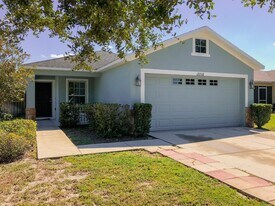 12232 Canyon Blvd in Spring Hill, FL - Building Photo