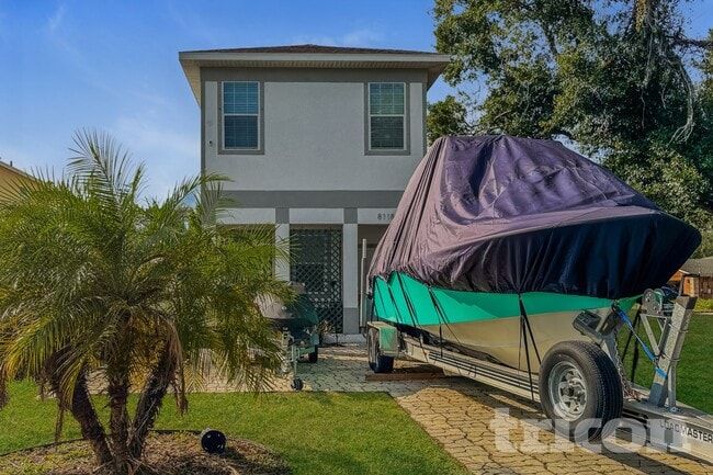 property at 8118 N Coolidge Ave