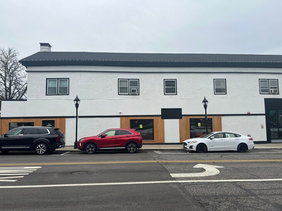 10 E Jefferson Ave in Naperville, IL - Building Photo