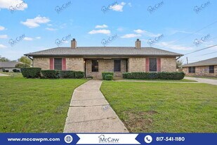 7734 Jamie Renee Ln in North Richland Hills, TX - Building Photo