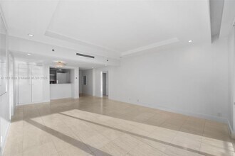 251 Crandon Blvd in Key Biscayne, FL - Building Photo - Building Photo