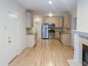 2320 N Southport Ave, Unit 1 in Chicago, IL - Building Photo - Building Photo