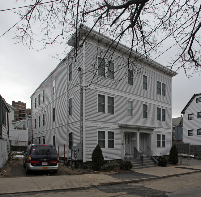 30 Tufts Ave in Everett, MA - Foto de edificio - Building Photo