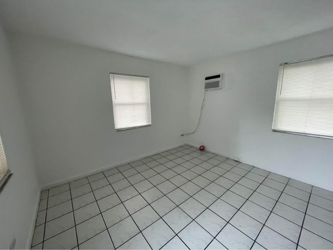 250 NE 77th St in Miami, FL - Building Photo - Building Photo