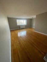 484 Tolland St, Unit A7 in East Hartford, CT - Building Photo - Building Photo