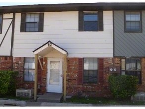 Walnut Place Townhomes in Oklahoma City, OK - Building Photo - Building Photo