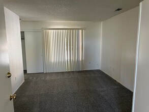 14307 Schooner Dr in Helendale, CA - Building Photo - Building Photo