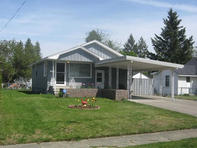 property at 4324 W Everett Ave