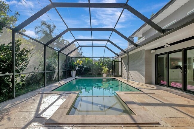 571 Luzon Ave in Tampa, FL - Building Photo - Building Photo