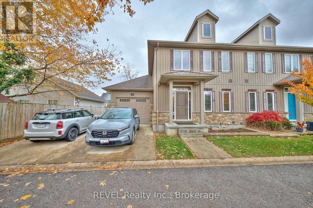 608 Simcoe St in Niagara-On-The-Lake, ON - Building Photo