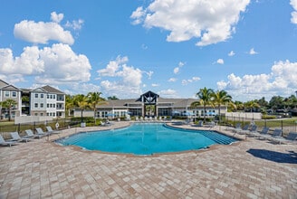 The Carlton of Fort Myers in Ft. Myers, FL - Building Photo - Building Photo