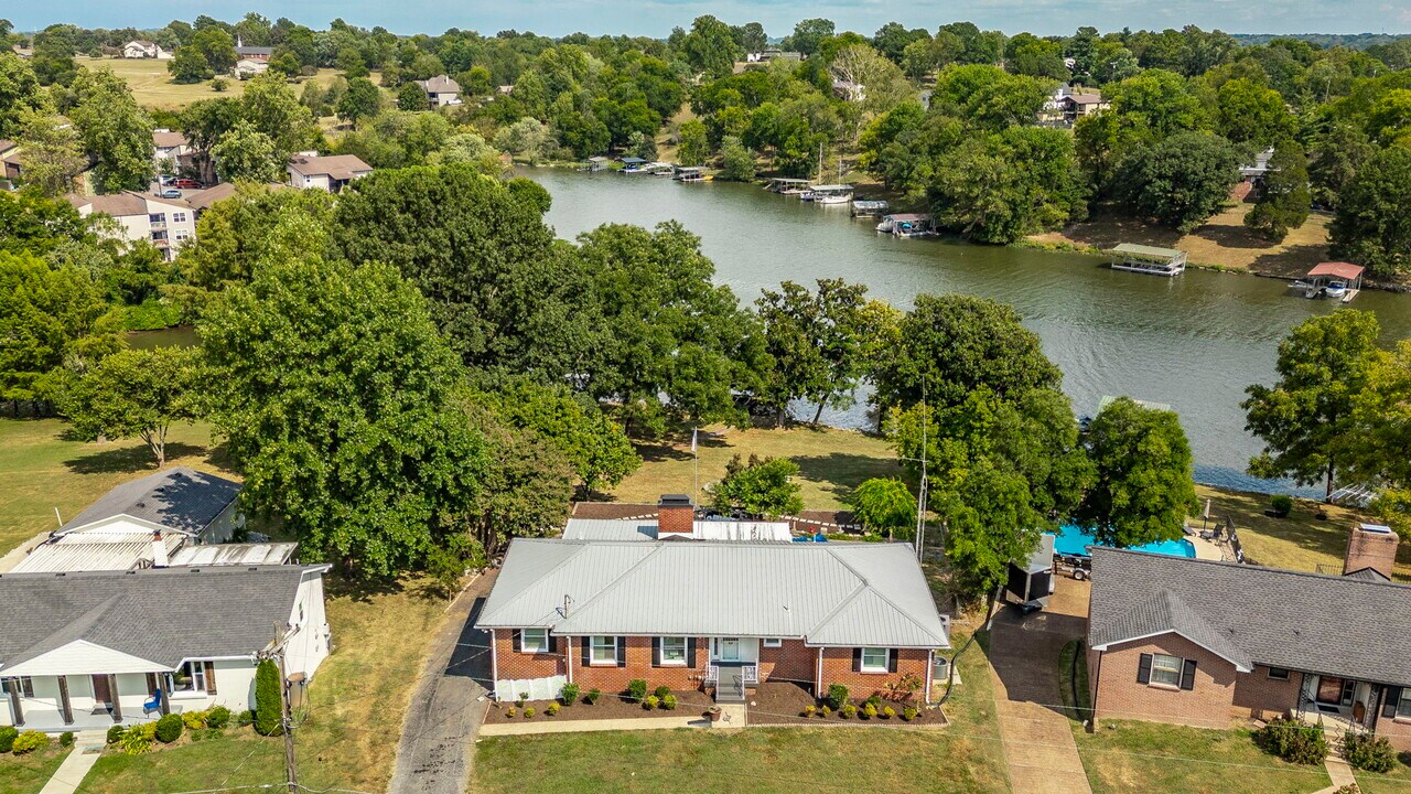 194 Roberta Dr in Hendersonville, TN - Building Photo