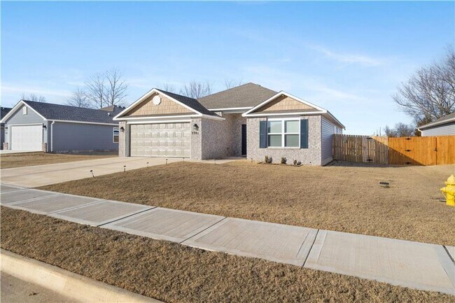 3301 E Hagen St in Siloam Springs, AR - Foto de edificio - Building Photo