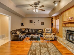 8301 Azurewood Dr in Oklahoma City, OK - Building Photo - Building Photo