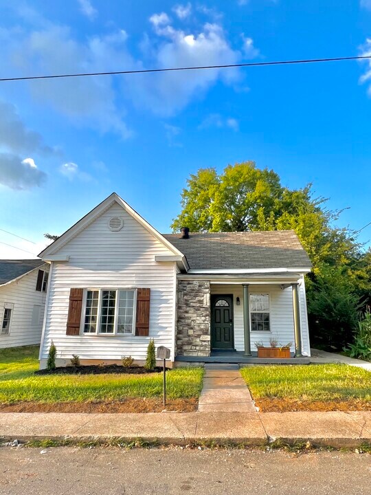503 E Market St in Lebanon, TN - Building Photo