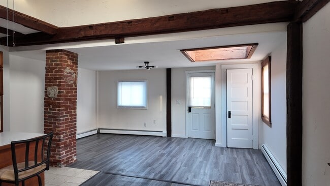 2 Cross St, Unit 2 in Gloucester, MA - Building Photo - Building Photo