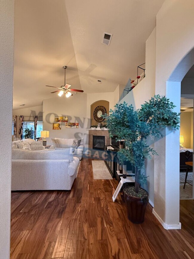 2505 Silver Sage Dr in Las Cruces, NM - Building Photo - Building Photo