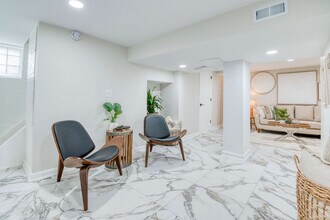 2332 Allison Rd in University Heights, OH - Foto de edificio - Building Photo