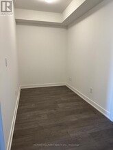 705 Davis Dr in Newmarket, ON - Building Photo - Building Photo