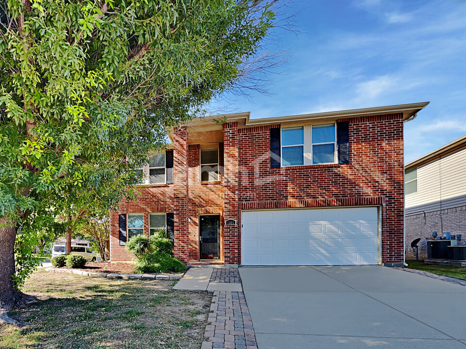 1321 Dandelion Trail in Burleson, TX - Building Photo