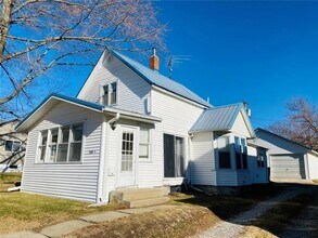 1509 1/2 6th Ave in Belle Plaine, IA - Building Photo - Building Photo