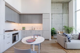 5 MLK in Portland, OR - Foto de edificio - Building Photo