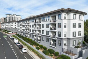 Regents Court in San Diego, CA - Building Photo