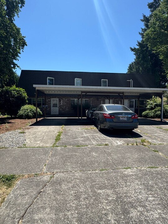 220 4th Ave NW in Puyallup, WA - Building Photo