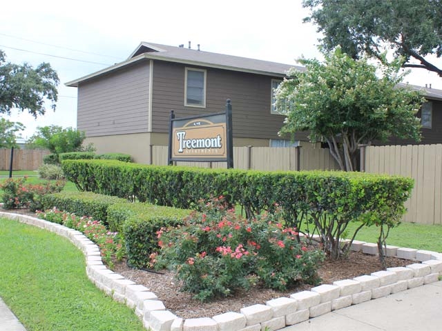 Treemont Apartments in Victoria, TX - Building Photo