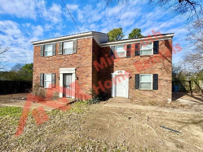 property at 1742 E Holmes Rd