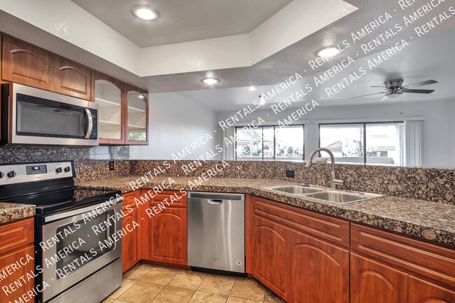 5104 N 32nd St, Unit 416 in Phoenix, AZ - Building Photo - Building Photo