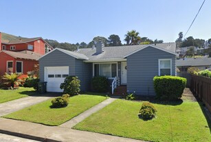 252 Milagra Dr in Pacifica, CA - Building Photo