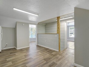 313 N Beauregard St in Alvin, TX - Foto de edificio - Building Photo