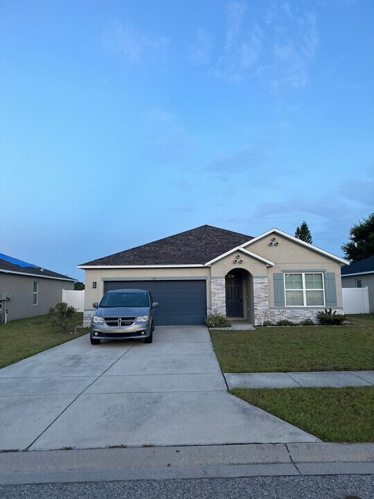 138 Tracy Cir in Haines City, FL - Foto de edificio