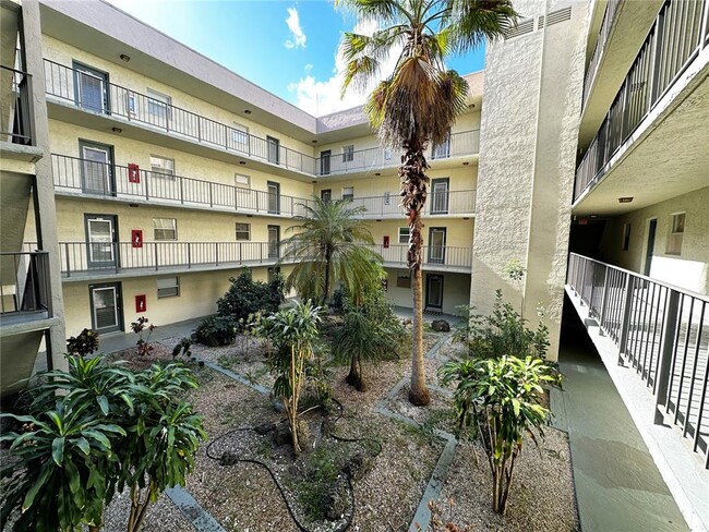 1800 N Lauderdale Ave, Unit 1217 in North Lauderdale, FL - Building Photo - Building Photo