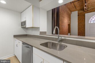 303 Vine St in Philadelphia, PA - Building Photo - Building Photo