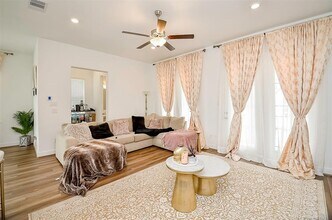 11021 Mikula Dr in Houston, TX - Building Photo - Building Photo