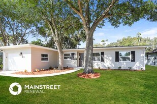 2053 Barcelona Dr S in St. Petersburg, FL - Building Photo