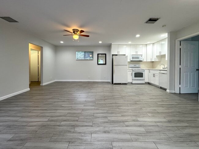 property at 11 N Crossings Cir