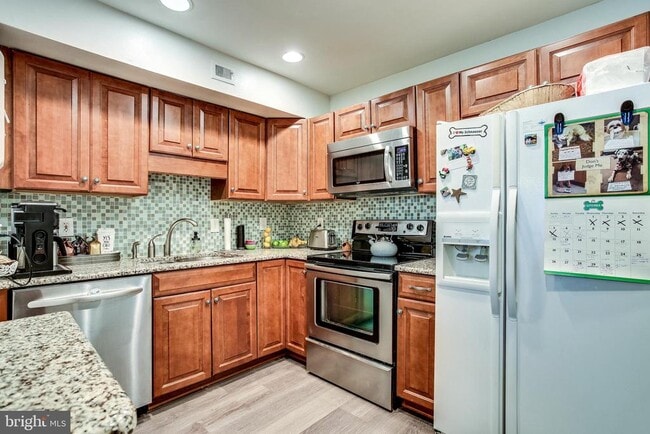 546 Azalea Dr in Rockville, MD - Building Photo - Building Photo