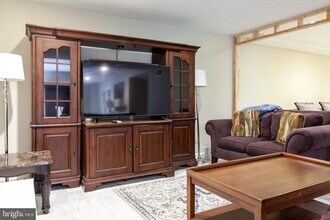 6034 Chesterbrook Rd in McLean, VA - Building Photo - Building Photo