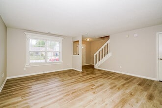 9005 Lighthorse Dr in Indianapolis, IN - Foto de edificio - Building Photo