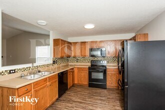 14904 Dry Creek Rd in Noblesville, IN - Foto de edificio - Building Photo