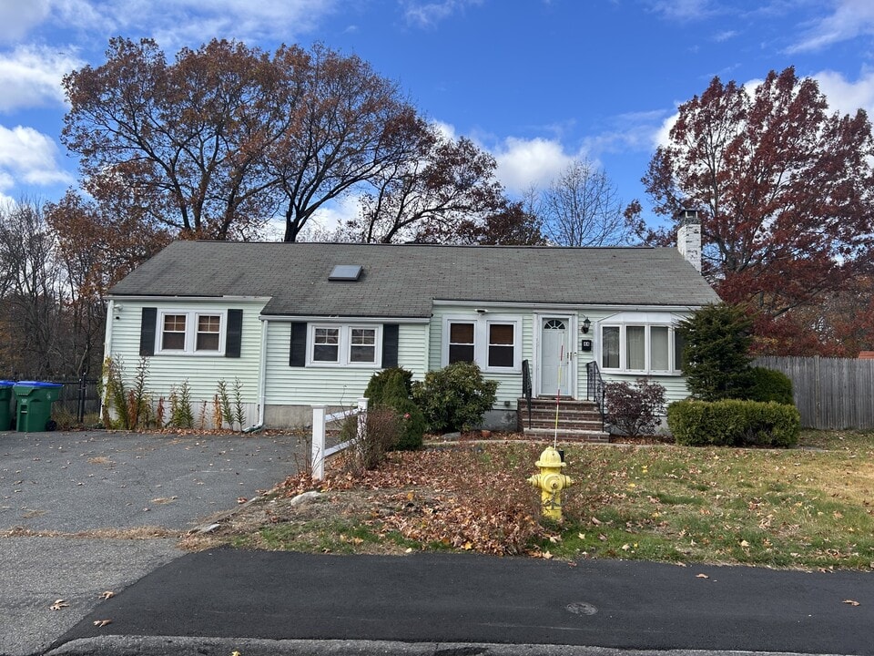 44 Carroll Ave in Westwood, MA - Building Photo