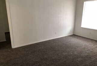 4009 Locust Dr in Midwest City, OK - Building Photo - Building Photo