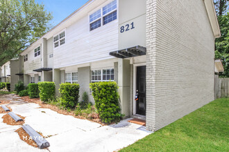 821 Von Kolnitz Rd in Mount Pleasant, SC - Building Photo - Building Photo