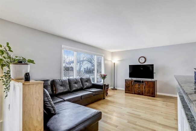 451 Brigadoon Dr in Hamilton, ON - Building Photo - Building Photo