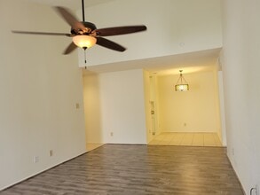 7900 N Stadium Dr, Unit 54 in Houston, TX - Building Photo - Building Photo